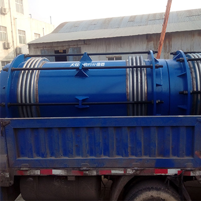 新疆供熱(rè)工程選用91福利网大拉(lā)杆波紋補償器